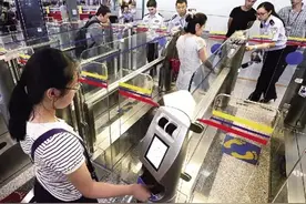 入境回国如果走自动通道还需要盖入境章吗？ | 暴走问不倒图片