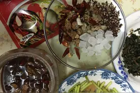 不用去熟食店啦，自己做甜辣鸡爪图片