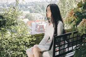 张辛苑布拉格写真第三幕 长裙清丽返璞归真图片
