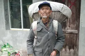 相依为命二十载 毕节一老人将聋哑孙子“背进”大学图片