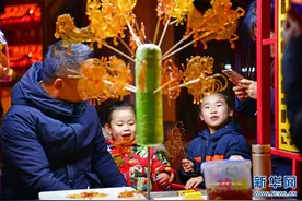 河南濮阳：濮水小镇夜景分外迷人图片