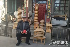 邯郸武安老人用雪糕棍“复原”武安古建筑图片