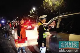 喝了一点酒4小时后开车还被查出酒驾 司机大呼后悔图片