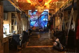 魔幻！中传男生将寝室改成“居酒屋” 取名叫“魔男窟”图片
