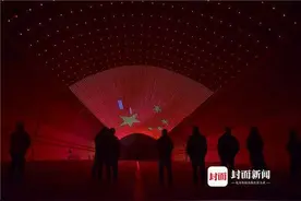 四川雅康高速二郎山隧道装饰八万个Led灯 犹如穿越时空隧道图片