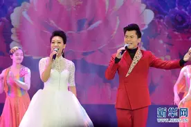 广东省新一届“新世纪之星”为基层群众送欢乐图片
