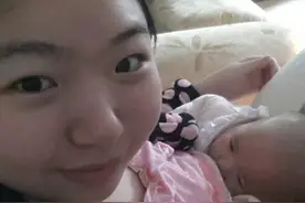 终于找到了双胞胎喂奶的好姿势！图解图片
