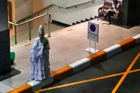 泰国闹市街头惊见观世音拦计程车，模样丑的吓坏司机大哥！图片