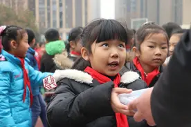2017年最后一个上学日：小学生们高兴坏了，玩了一整天！图片