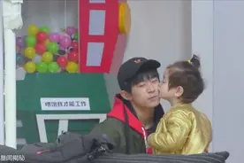 您的索吻好友易烊千玺已上线，宝贝特别棒亲一口，我也想要亲亲视频封面