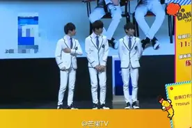 TFBOYS加入《香蕉打卡》军团 腹肌练习图片