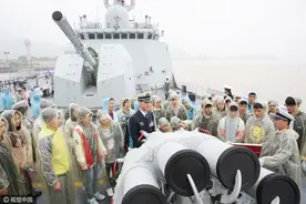 海军东海舰队举行舰艇开放日活动图片