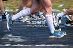 一个跑者 一年到底需要几双袜子？图片