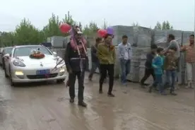 父母扮毛驴迎新娘 揭秘全球超怪异婚礼习俗图片