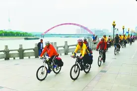 “老玩童”骑单车探寻汉江源头 清一色的武汉爹爹婆婆图片