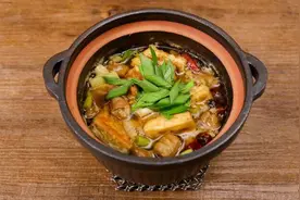 臭豆腐肥肠煲｜美食台图片