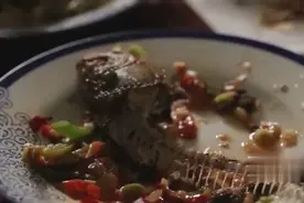外国美女是素食主义者，从不吃肉，最后被丈夫感动吃肉了视频封面
