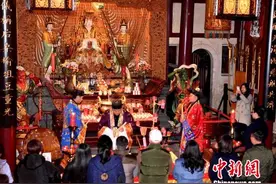 福州举行新年千灯会亮灯仪式两岸信众共祈福图片