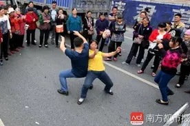 快手回应尬舞群体主播风波：未成年人注册主播有分级限制措施图片