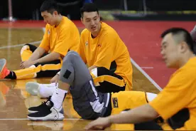 （体育）（3）篮球——CBA全明星周末：赛前热身图片