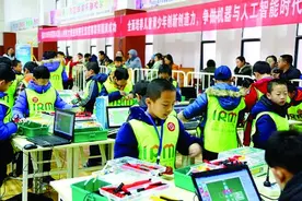 我市首次举办机器人创客大赛图片