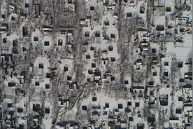 乡土｜中国最神奇村庄：冰天雪地中“坐井观天”图片