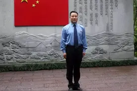 “我只是秉公执法，你感谢我，可别把我这份工作给砸了”图片