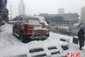 安徽合肥多个公交站被雪压垮 致多人受伤(组图)图片