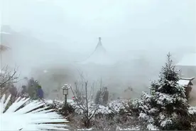 花都温泉：雪花纷飞中的热流蒸腾，看着就得劲儿~图片