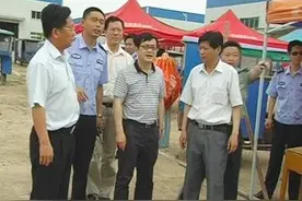 “海归”县长获刑引发官场地震 28名政府官员卷入行贿图片