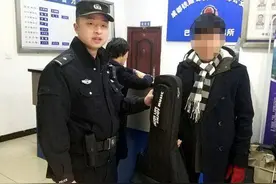 小伙乐器遗落在火车上  民警：少年请留步，你的“音乐梦想”掉了图片