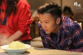 《锋味》阿娇何超莲补缺潘玮柏 谢霆锋街边吃炒饭图片