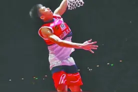 广东大学生球员  张健豪成“扣篮王”图片
