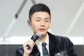 担任《偶像练习生》音乐导师 李荣浩：有才华自然能红图片