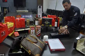 沈阳：男子网购“破窗神器”砸40辆高档车偷盗图片