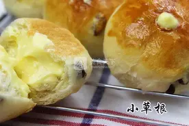 提子奶油爆浆面包图片