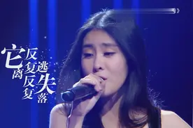 张碧晨黑丝抹胸成孤独八音盒，为今夜现场秀开唱《胡桃夹子》