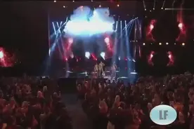jessie j《bangbang》现场，燃炸了！让你们见识结石姐真正实力！视频封面
