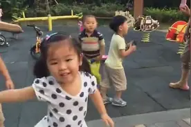 小朋友跳神曲小苹果图片