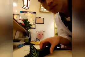 这刀工超神了，黄瓜切成饰品，还能原样的放回去，一点痕迹都没图片