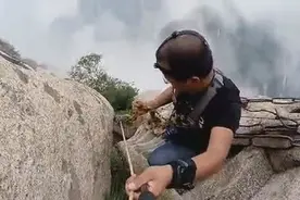 恐高症者慎看!华山 ，长空栈道冒死拍摄图片