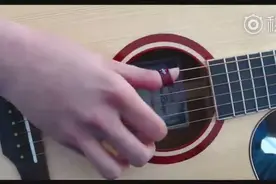 牛人吉他弹奏《加勒比海盗主题曲》，手指真灵活，吊炸天！图片