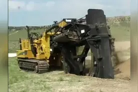 小型轮斗式开沟车，轻松解决深沟埋线，埋管问题视频封面