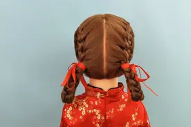 适合小女孩儿过年拜年服发型 幼儿编发教程视频封面
