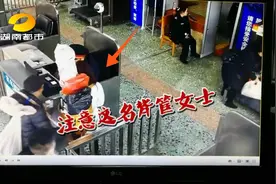 染了色的花炮 她想带着上高铁视频封面