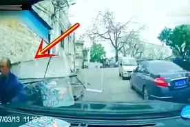 轿车司机按了无数次喇叭，三轮大爷这回你闯大祸了视频封面