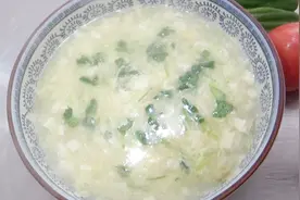 一个鸡蛋半盒豆腐做出一盆美味的豆腐羹，老人小孩都爱喝！视频封面
