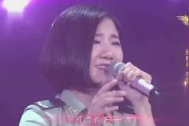 部队女兵美的楚楚动人，唱《回家》心揪的阵阵酸痛，战友春节回家吗？视频封面