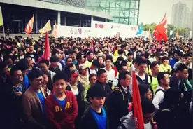 连续的下雨天，也阻挡不了苏州人“暴走”的热情！今天的金鸡湖又被点燃了图片