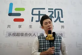 演坏人的曹征来成都了！居然被堵在路上图片
